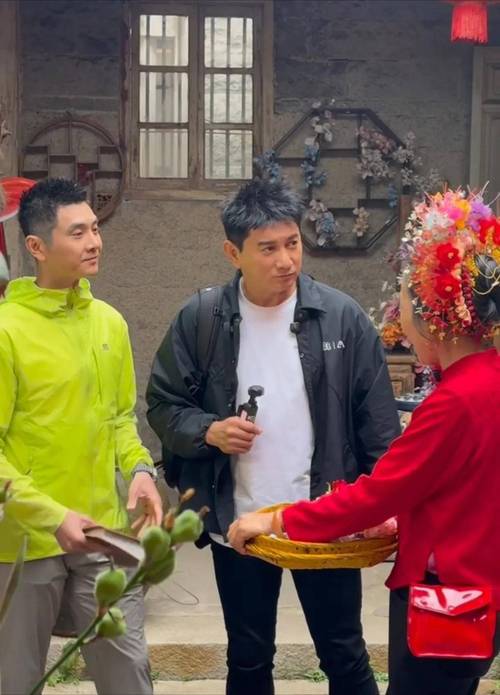 四不像正版资料2025和吴奇隆戴婚戒录综艺与吴奇隆结婚戒指